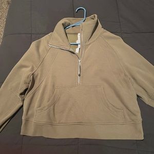 Lululemon scuba half zip size M/L like new